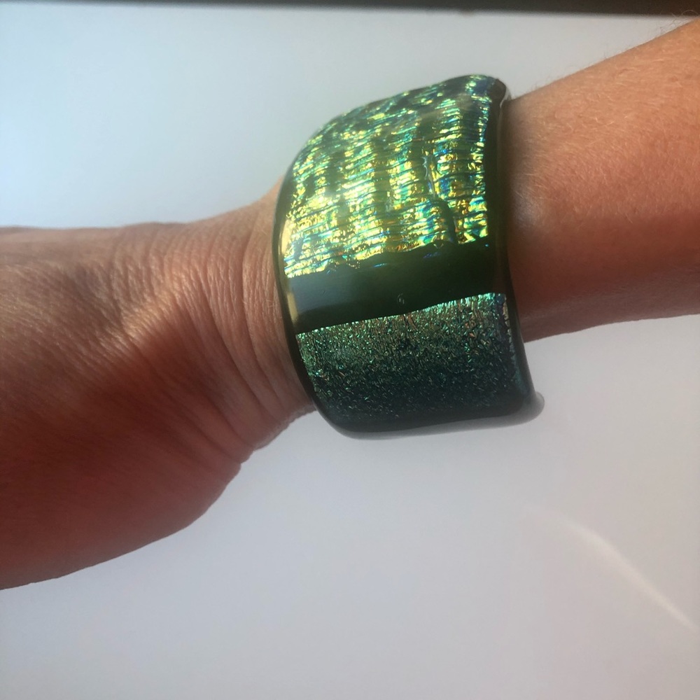 NWT BEAUTIFUL ENAMEL CUFF BRACELET